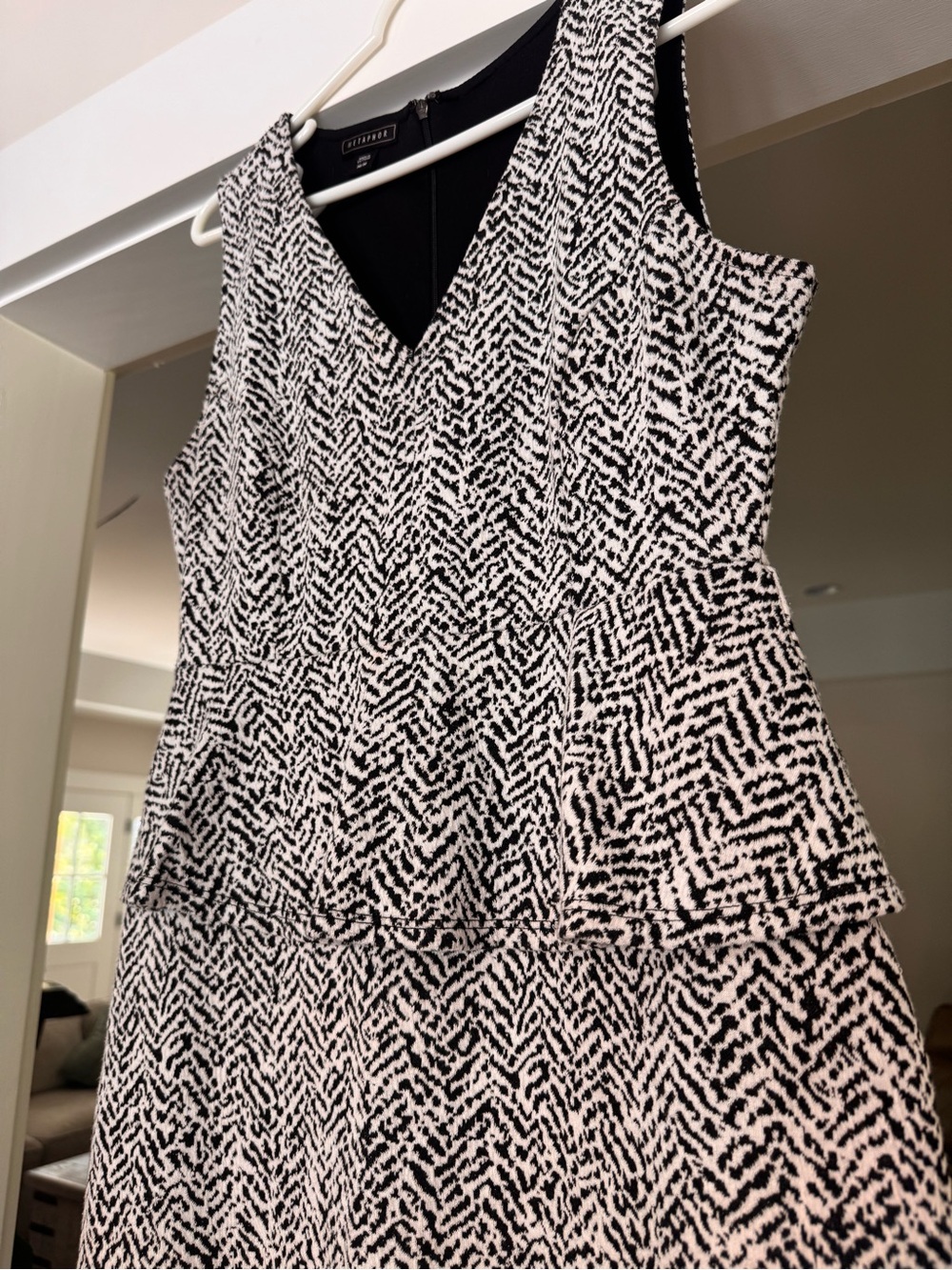 METAPHOR / White & Black Patterned V-Neck Peplum Waist Dress / Sz M